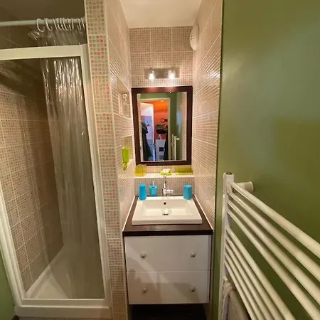 Apartment Dans Avec Piscine A *
