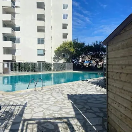 Apartment Dans Avec Piscine A